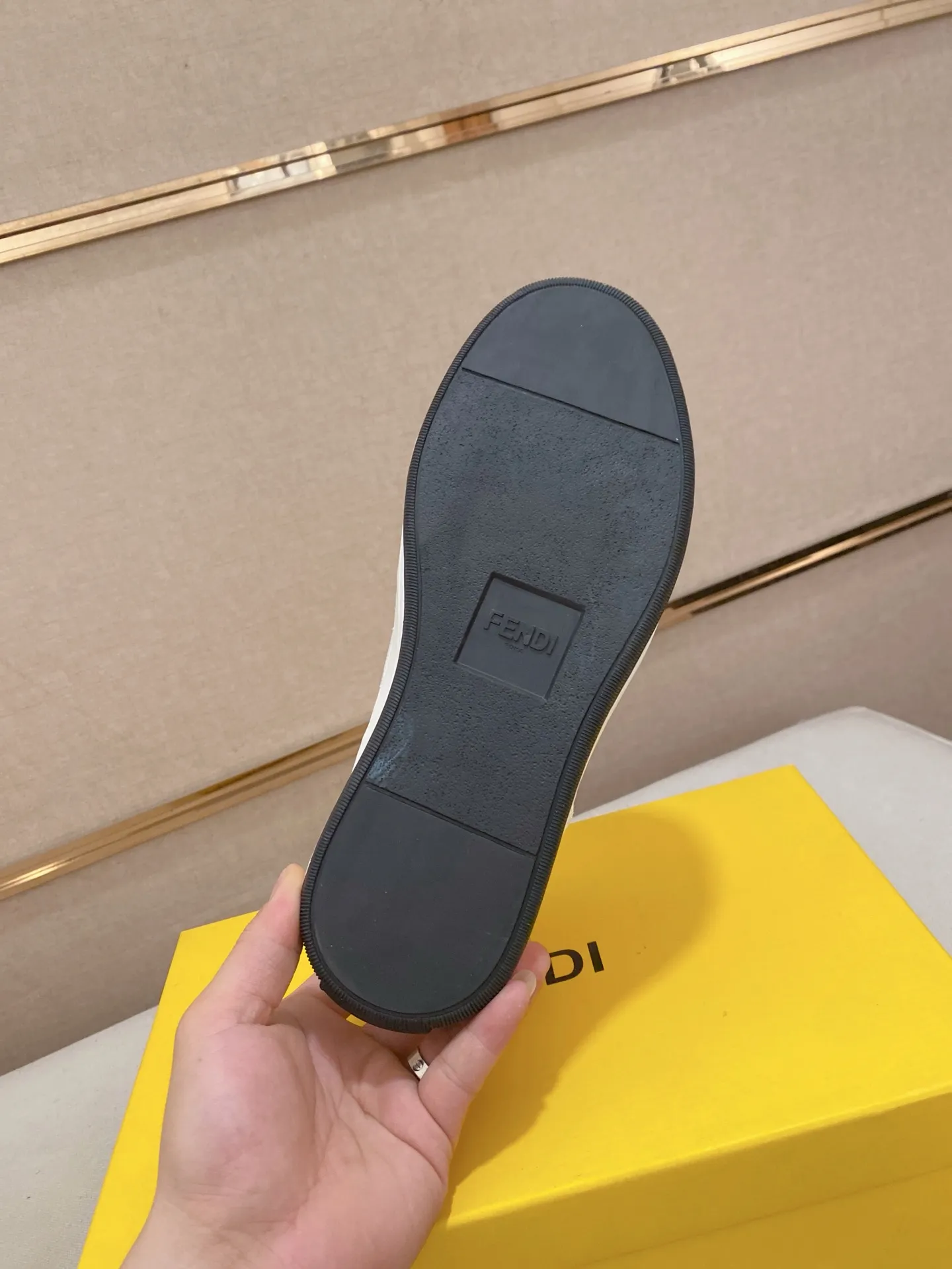 Men's shoes 💰 420💰 (FENDI) New style 👊🏻 upper 🇮🇹 imported cowhide fabric 🇩🇪 lining imported sheepskin lining. The original outsole is molded to highlight the identity of every man, and the upper foot is stable and stable🚶🏻🚶🏻The high-end custom counters reproduce the original version📯No matter the wind or rain, the shoe last remains unchanged and can withstand the verification of time🔍️,🔵 Size: 38-44 (45 is custom-made and cannot be returned or exchanged